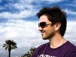 Juanes recibe disco de oro por su MTV Unplugged...